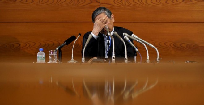 El gobernador del Banco de Japón, Haruhiko Kuroda, durante una rueda de prensa en la sede de la entidad, en Tokio. REUTERS/Yuya Shino/File Photo