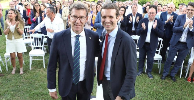 Pablo Casado junto al presidente de la Xunta de Galicia, Alberto Núñez Feijóo en Santiago de Compostela. EFE