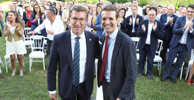 Pablo Casado junto al presidente de la Xunta de Galicia, Alberto Núñez Feijóo en Santiago de Compostela. EFE