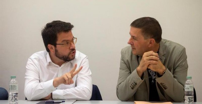 ERC y Bildu, más cerca de una posición común en la investidura de Sánchez. EFE/ Quique García