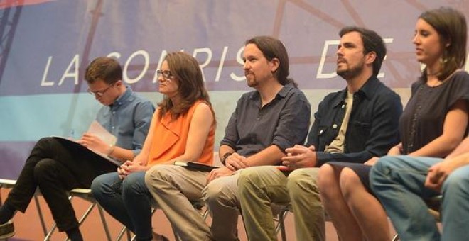 Íñigo Errejón,Mónica Oltra, Pablo Iglesias, Alberto Garzón,Irene Montero y Xulio Ferreiro durante un acto de campaña de 2016 / Daniel Gago - PODEMOS