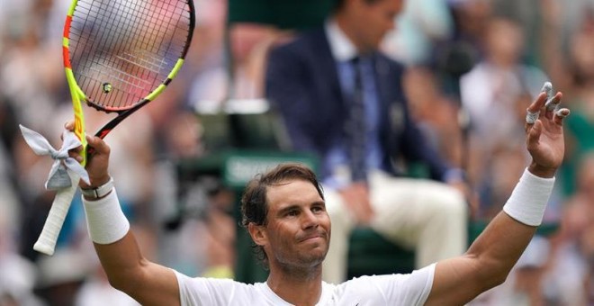 Rafa Nadal celebra la victoria en Wimbledon. EFE/EPA/WILL OLIVER