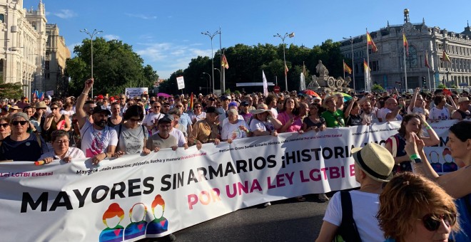 La cabecera de la manifestación del Orgullo 2019 a su pase por la plaza de Cibeles. /ESTEFANÍA ROSELLÓ