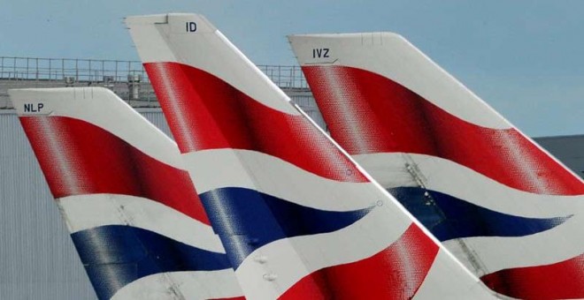 Aviones de British Airways en el aeropuerto de Heathrow de Londres. (TOBY MELVILLE | REUTERS)