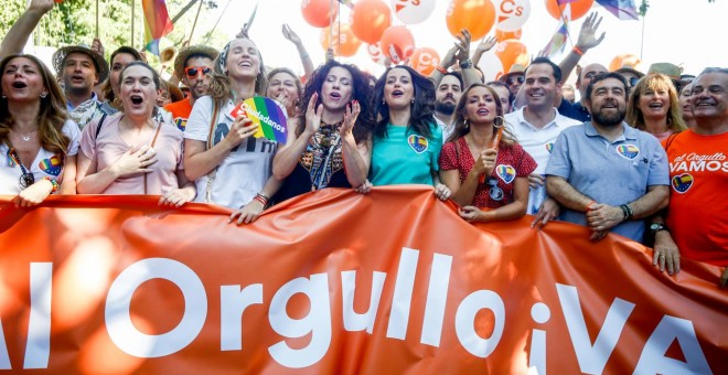 Miembros de Ciudadanos durante la manifestación del Orgullo./ EUROPA PRESS - RICARDO RUBIO