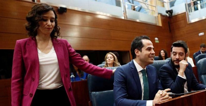 La candidata del PP a la Presidencia de la Comunidad de Madrid, Isabel Díaz Ayuso, y el candidato de Ciudadanos Ignacio Aguado, en la Asamblea de Madrid. (MARISCAL | EFE)