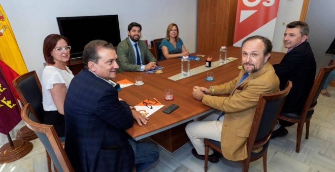 Reunión de los representantes de las tres formaciones en la sede de Ciudadanos. EFE