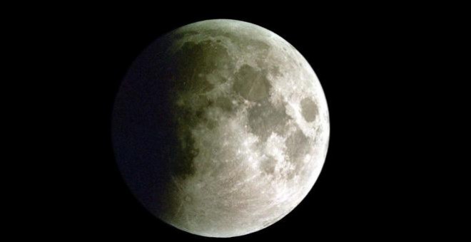 La Luna durante un eclipse lunar parcial. / José María Sánchez Martínez