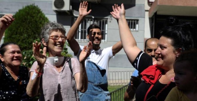 Medio centenar de activistas de la coordinadora de vivienda de Madrid han apoyado a la familia | EFE