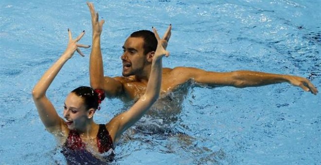 Los nadadores españoles de sincronizada Emma García y Pau Ribes. REUTERS/Evgenia Novozhenina