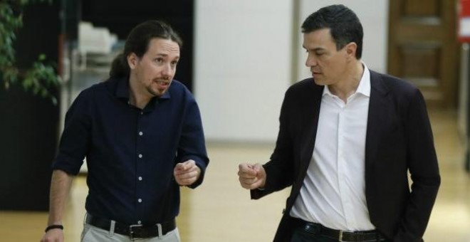 Pablo Iglesias y Pedro Sánchez, en una imagen de archivo. EFE