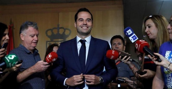 El portavoz de Ciudadanos en la Asamblea de Madrid, Ignacio Aguado, durante una rueda de prensa hoy. / EFE