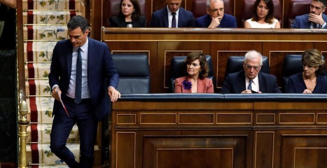 El candidato socialista, Pedro Sánchez, se dirige al estrado del Congreso, el día que afronta la segunda y definitiva votación de investidura sin que por ahora haya llegado a un acuerdo con Unidas Podemos, cuyo voto favorable es necesario que pueda salir