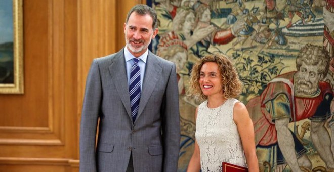 El rey Felipe VI durante la recepción a la presidenta del Congreso, Meritxell Batet, tras la investidura fallida de Pedro Sánchez como presidente del Gobierno. /EFE