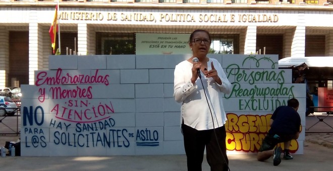 El muro de la exclusión sanitaria que han colocado varias organizaciones frente al Ministerio de Sanidad para protestar contra el real decreto del PSOE que sigue sin garantizar la sanidad universal en España.- MÉDICOS DEL MUNDO