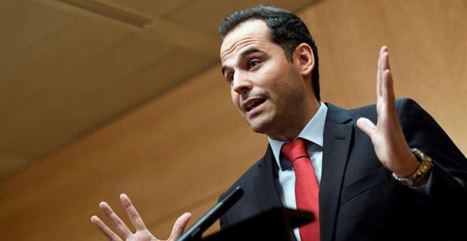 El portavoz de Ciudadanos en la Asamblea de Madrid, Ignacio Aguado, acepta las condiciones de Vox. (VÍCTOR LERENA | EFE)