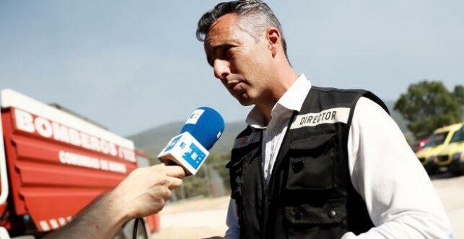 El director de la Agencia de Seguridad y Emergencias Madrid 112, Carlos Novillo Piris, en el puesto de mando instalado en Rascafría | EFE