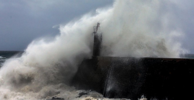 23/01/2019 - Estado del mar durante el temporal de lluvias en el puerto de Viavélez en enero.