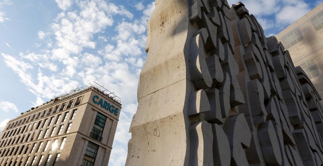 El logo de Banca Carige, en un edificio en Roma. REUTERS/Alessandro Bianchi