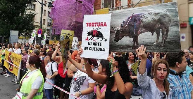 Momento de la concentración antitaurina en Bilbao. D.A