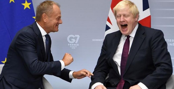 El presidente del Consejo Europeo, Donald Tusk, junto al primer ministro británico, Boris Johnson. EFE