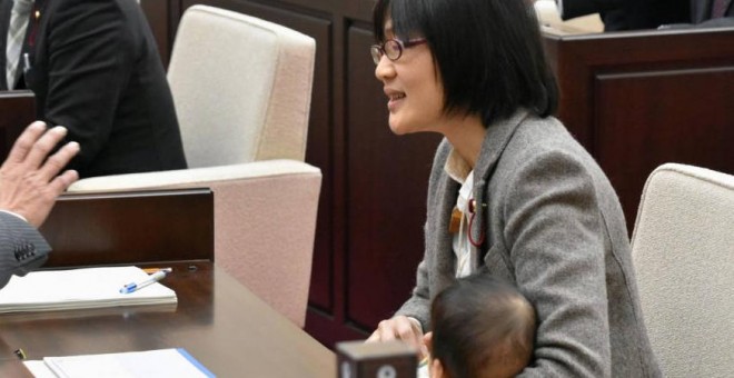 Yuka Ogata, durante el pleno del que fue expulsada por primera vez (Kyodo/Reuters)