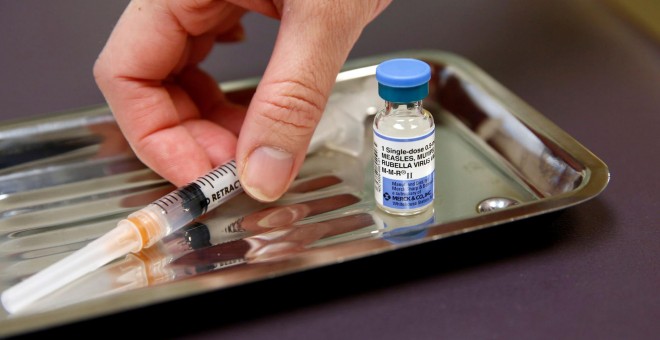Vacuna contra el sarampión utilizada en Reino Unido, uno de los países que ha sufrido el rebrote. / Reuters
