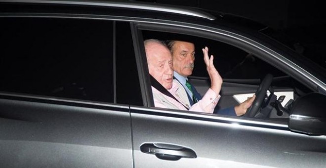 El rey Juan Carlos llega a la Clínica Quirón para ser operado del corazón. EUROPA PRESS/Ángel Díaz Briñas