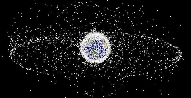 Ilustración de la Tierra rodeada de basura espacial. NASA/Archivo