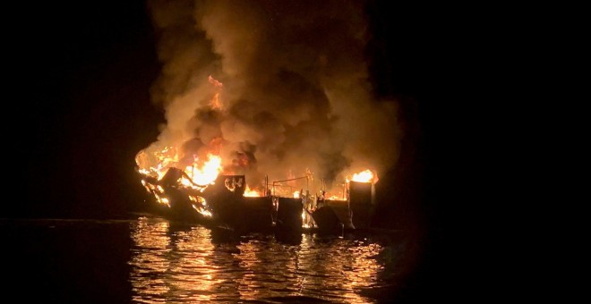 02/09/2019.- El incendio y posterior hundimiento de un barco de buceo que deja al menos 20 muertos en California. / EFE