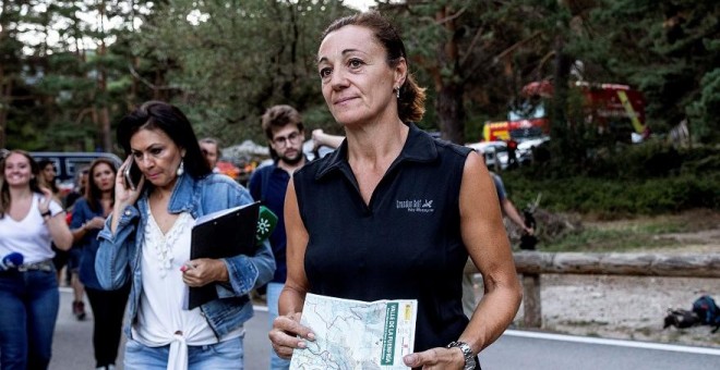 03/09/2019.- Dolores Fernandez Ochoa, hermana de la desaparecida, atiende a los medios de comunicación. / EFE - RODRIGO JIMÉNEZ