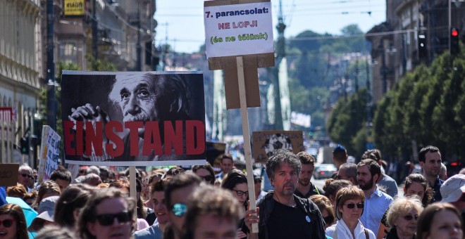Protestas contra el presidente húngaro, iktor Orban. GABRIELLA CSOSZO