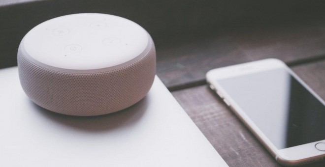 ¿Pueden Siri y Alexa escucharnos sin vulnerar nuestros derechos?