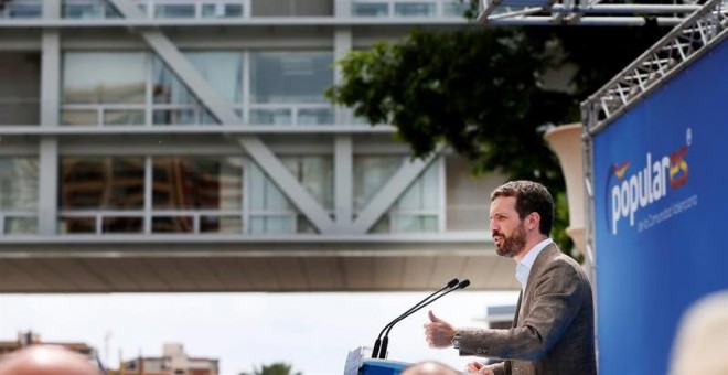 El líder del PP, Pablo Casado, durante su intervención en un acto celebrado en Benidorm este domingo con dirigentes del PP de la Comunidad Valenciana. EFE