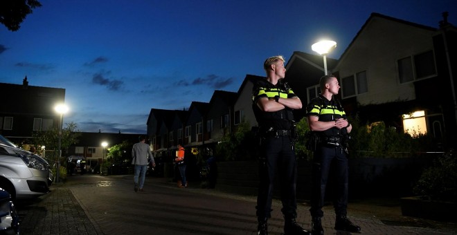 09/09/2019 . La policía asegura el área después de un tiroteo en la ciudad holandesa de Dordrecht. / REUTERS