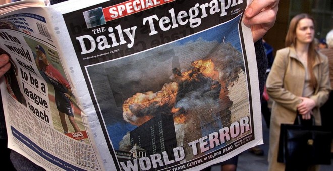 12/09/2001 - Portada del diario The Daily Telegraph tras los atentados del 11-S. / AFP - GREG WOOD