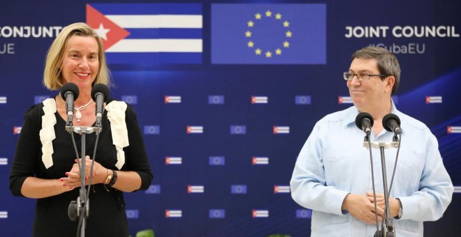 La jefa de política exterior de la Unión Europea, Federica Mogherini, durante una conferencia de prensa conjunta con el canciller cubano, Bruno Rodríguez, en La Habana, Cuba. REUTERS/Alexandre Meneghini