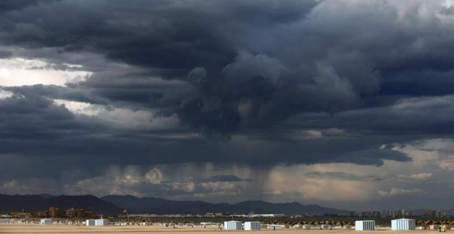 Las tormentas en la zona mediterránea estarán al orden del día este jueves. (JUAN CARLOS CÁRDENAS | EFE)