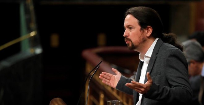 El secretario general de Podemos, Pablo Iglesias, en la tribuna del Congreso durante el pleno sobre las cumbres europeas. / EFE