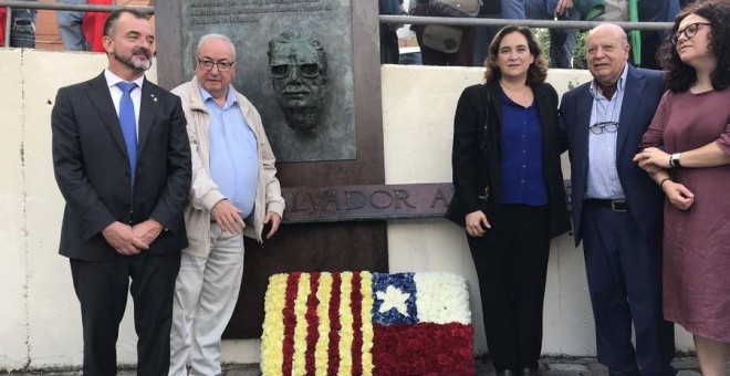 El conseller Alfred Bosch i l'alcaldessa Ada Colau en l'homenatge a Allende que s'ha fet a Barcelona. @exteriorscat