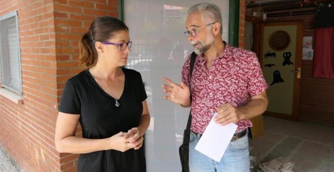 La alcaldesa de Móstoles, Noelia Posse, durante una visita a un centro educativo. AYUNTAMIENTO DE MÓSTOLES/Archivo