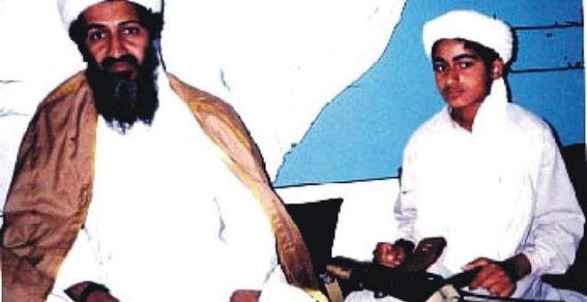 Usama bin Laden junto a su hijo Hamza.-EUROPA PRESS