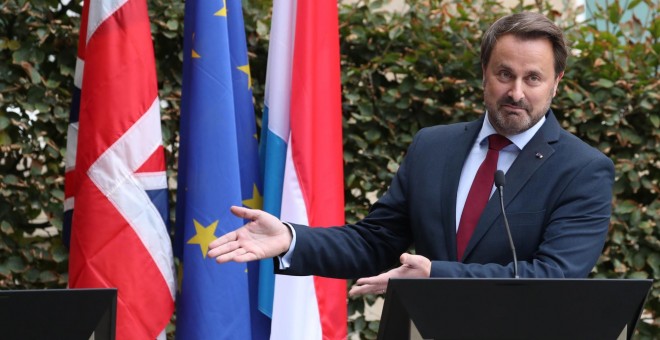 16/09/2019 - El primer ministro de Luxemburgo, Xavier Bettel, hace gestos en una rueda de prensa después de su reunión con Boris Johnson, en Luxemburgo. / REUTERS (Yves Herman)