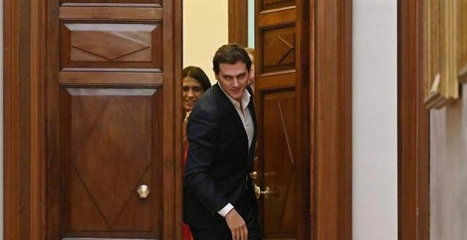 Albert Rivera, a su salida de la reunión con Pablo Casado. (FERNANDO VILLAR | EFE)