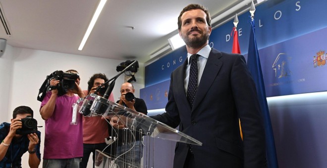 17/09/2019.- El presidente del PP, Pablo Casado, durante la rueda de prensa ofrecida esta tarde en el Congreso de los Diputados, tras su audiencia con el rey Felipe, en el marco de la segunda jornada de la ronda de consultas. / EFE - FERNANDO VILLAR