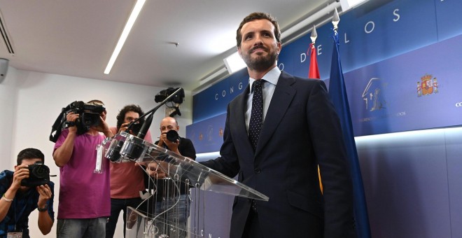 17/09/2019.- El presidente del PP, Pablo Casado, durante la rueda de prensa ofrecida esta tarde en el Congreso de los Diputados, tras su audiencia con el rey Felipe, en el marco de la segunda jornada de la ronda de consultas. / EFE - FERNANDO VILLAR