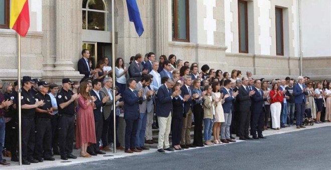 ConcentraciÃ³n en protesta contra el triple crimen de Valga (Pontevedra). (EFE)