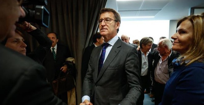 El presidente de la Xunta de Galicia, Alberto Nuñez Feijóo (c), durante la inauguración del edificio de la Obra Social de España en Argentina, este jueves en Buenos Aires (Argentina). Nuñez Feijóo, afirmó este jueves que el Gobierno argentino prepara una