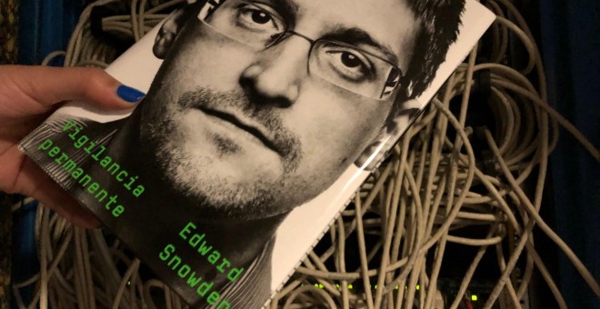 Imagen del libro autobiográfico de Edward Snowden. Público