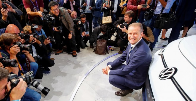 09/09/2019 - Herbert Diess, CEO de Volkswagen AG durante la presentación de un automóvil eléctrico de Volkswagen en Frankfurt, Alemania. / REUTERS (Wolfgang Rattay)